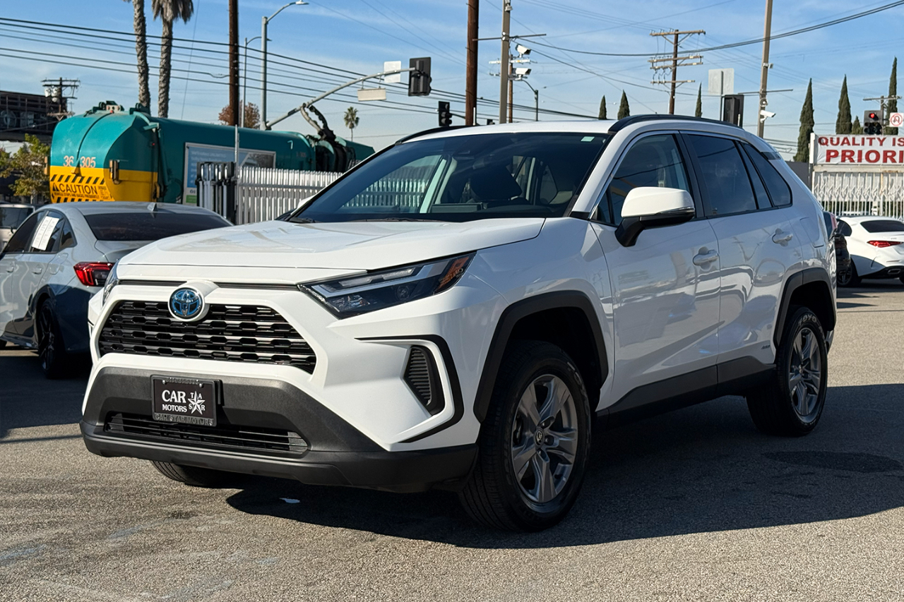 Toyota RAV4 Hybrid XLE 2023