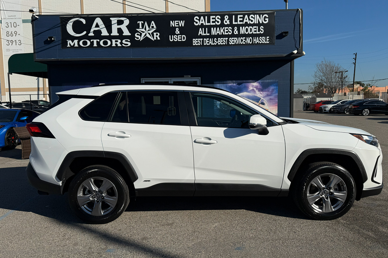 Toyota RAV4 Hybrid XLE 2023