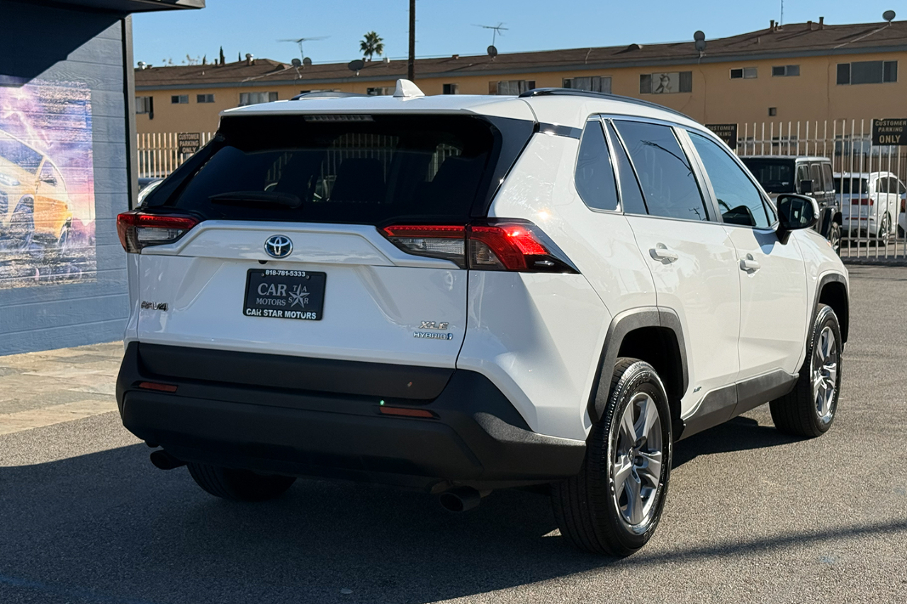 Toyota RAV4 Hybrid XLE 2023