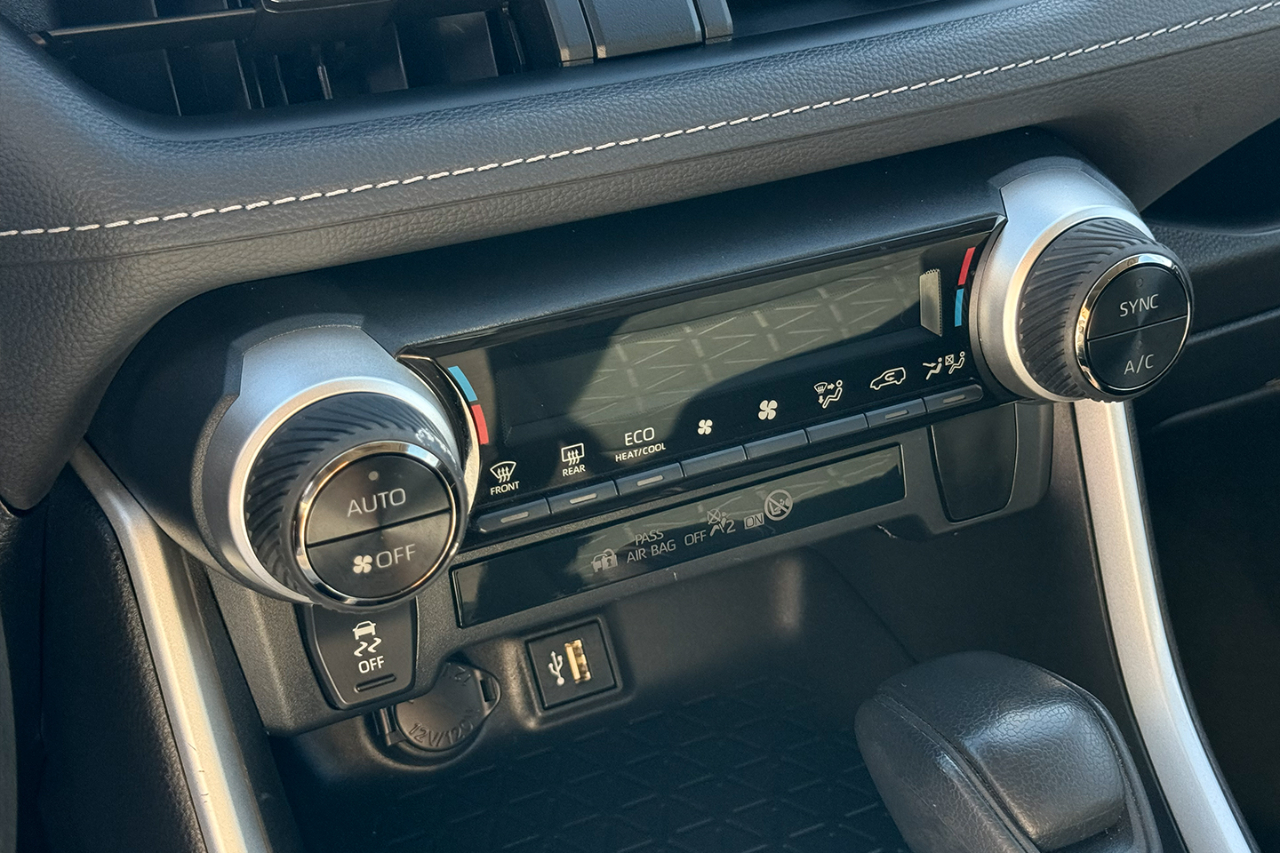 Toyota RAV4 Hybrid XLE 2023