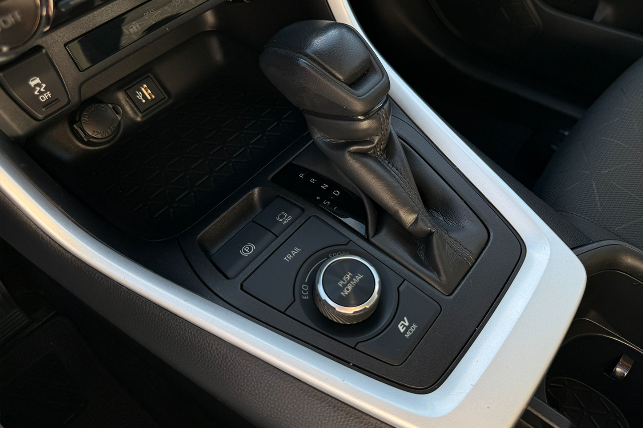 Toyota RAV4 Hybrid XLE 2023