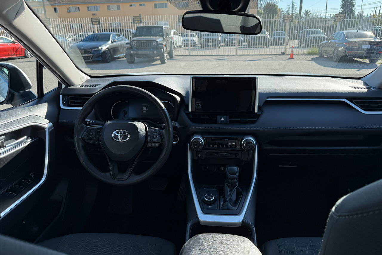 Toyota RAV4 Hybrid XLE 2023