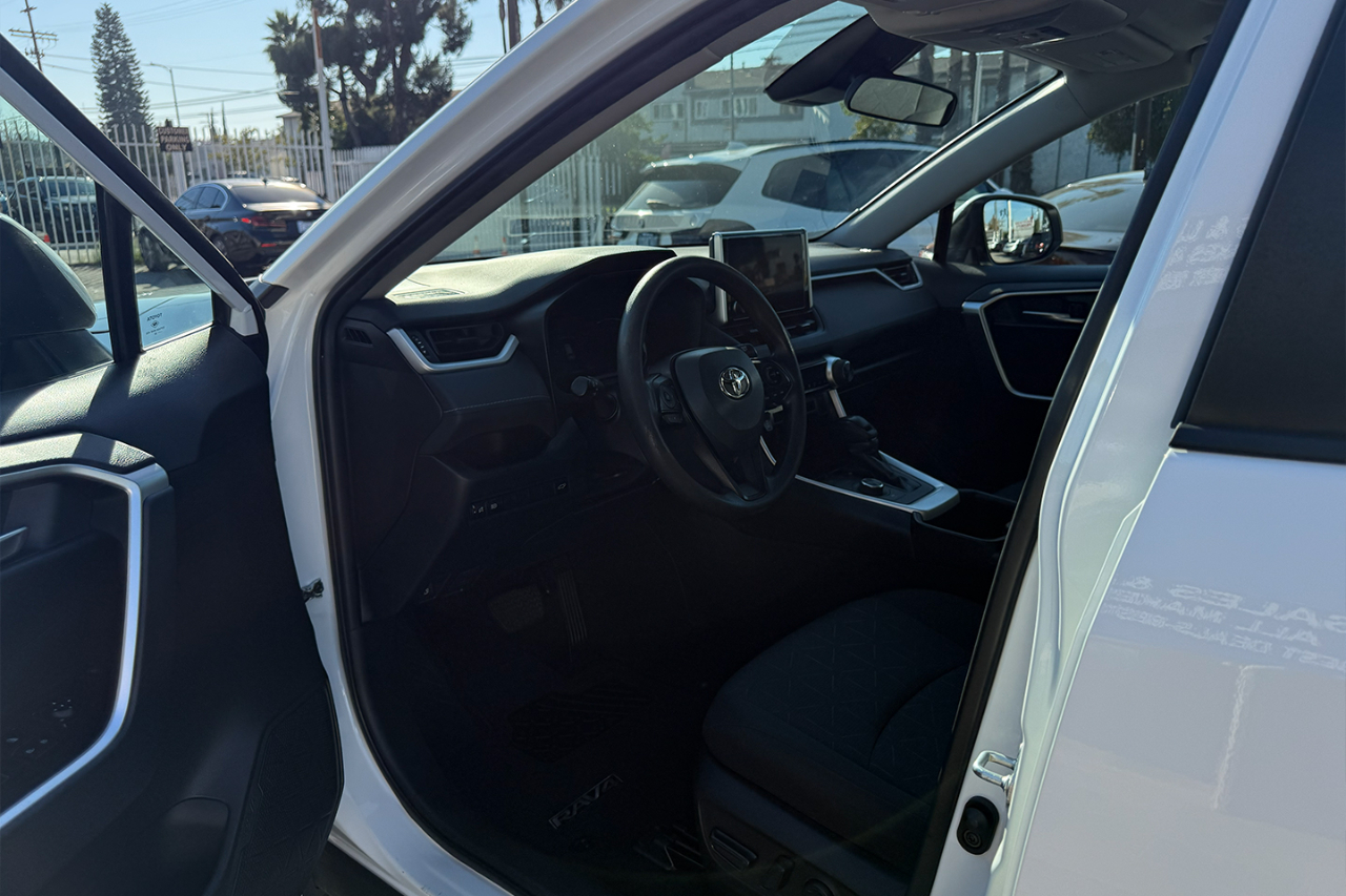 Toyota RAV4 Hybrid XLE 2023