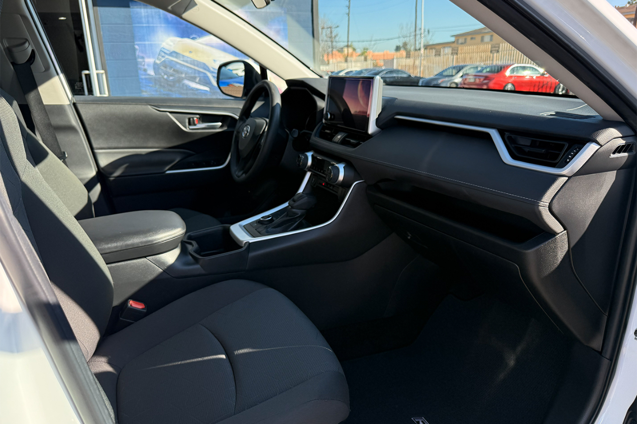 Toyota RAV4 Hybrid XLE 2023