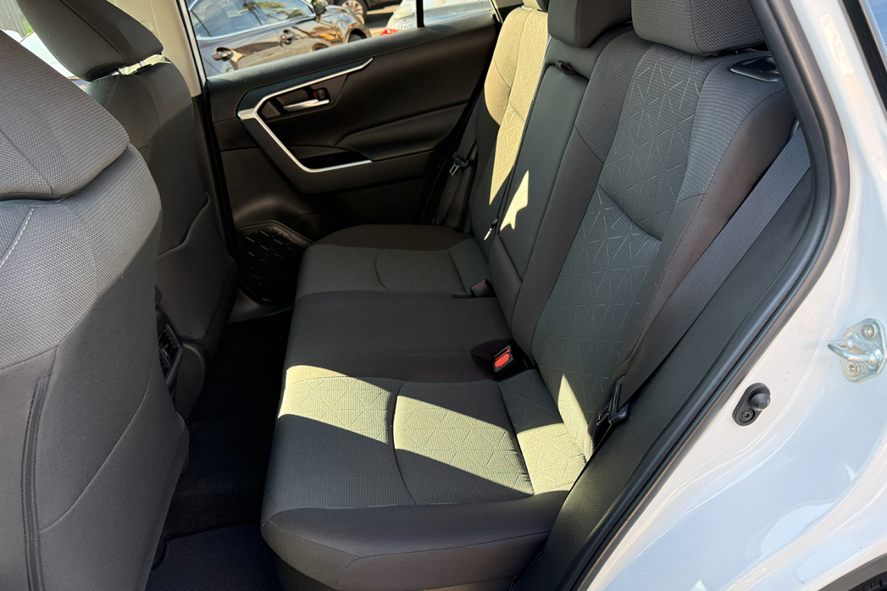 Toyota RAV4 Hybrid XLE 2023