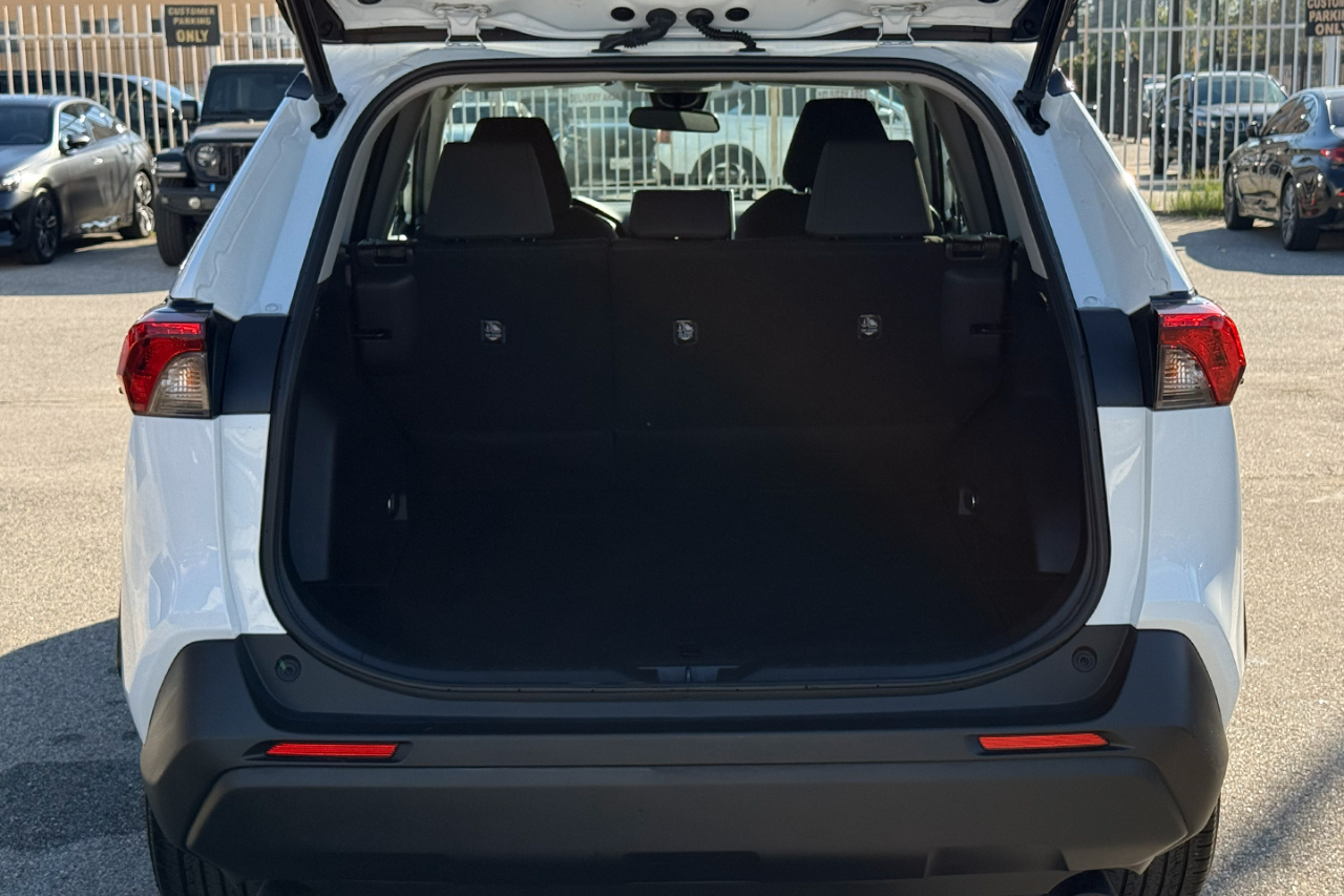 Toyota RAV4 Hybrid XLE 2023