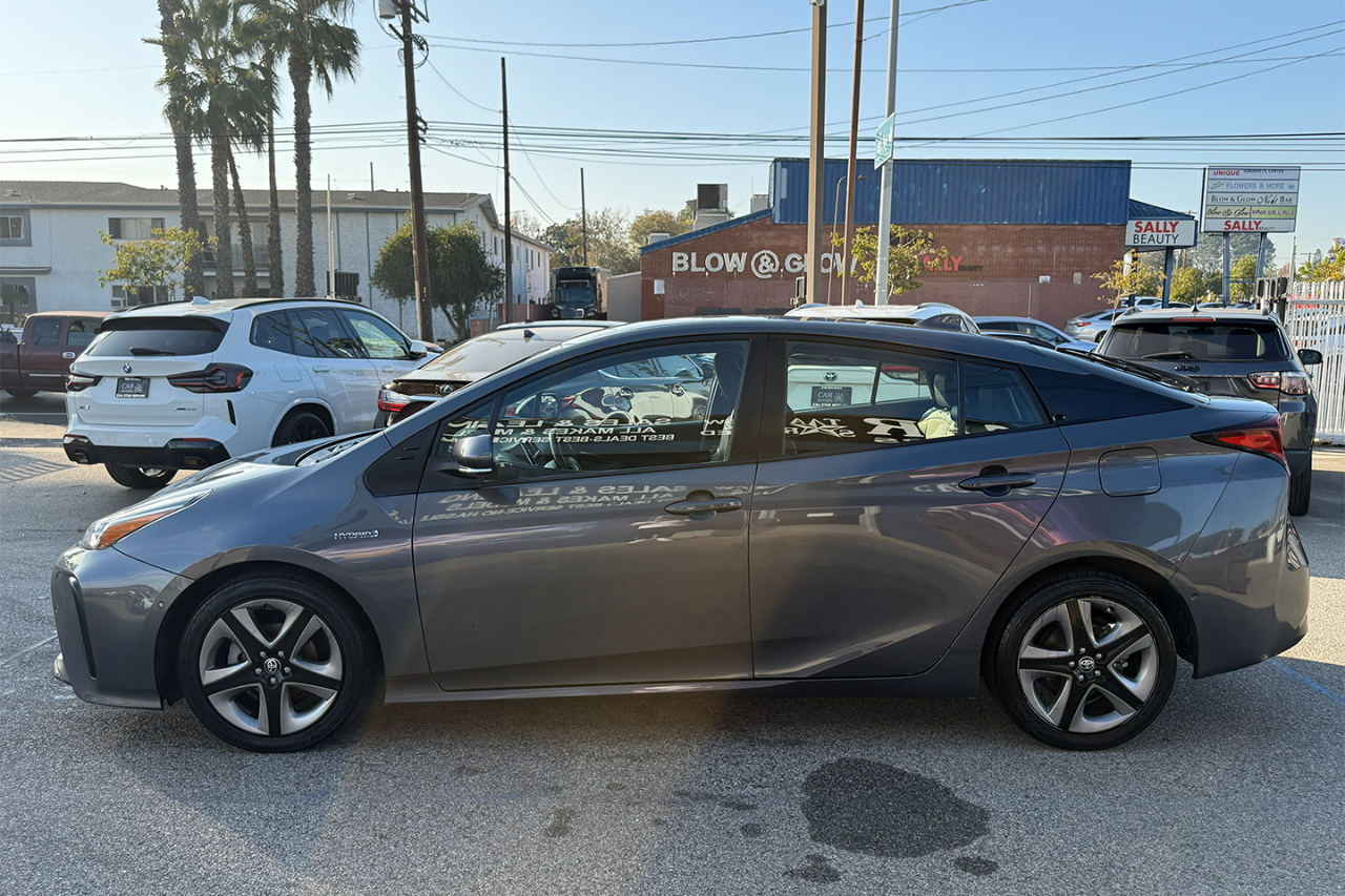 Toyota Prius LE 2021