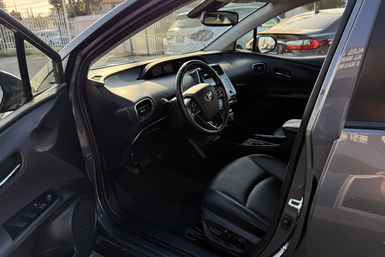 Toyota Prius LE 2021