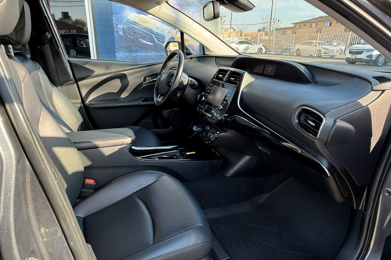 Toyota Prius LE 2021