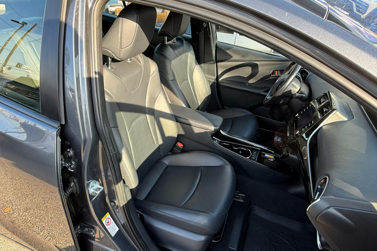 Toyota Prius LE 2021