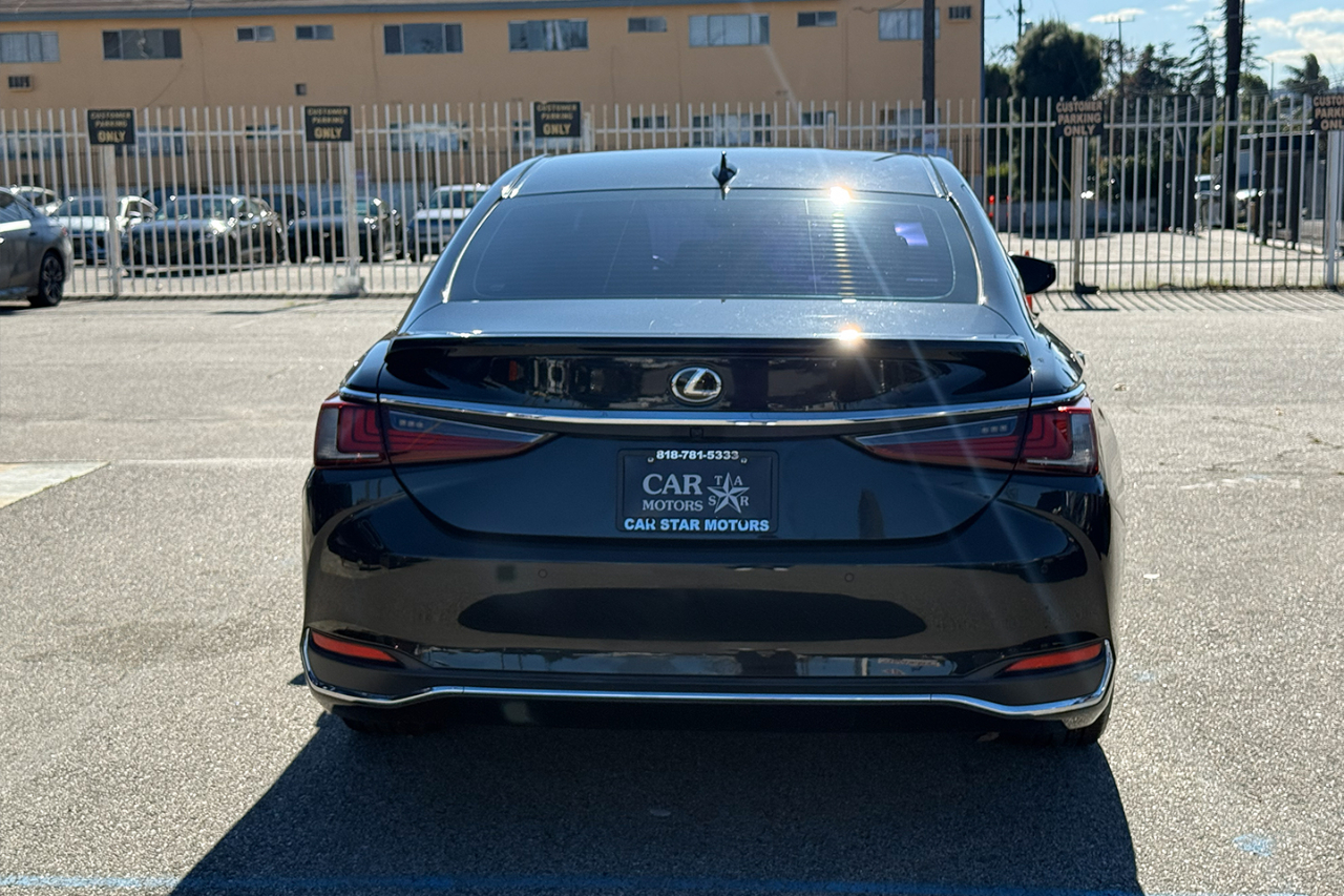 Lexus ES 300h Premium 2023