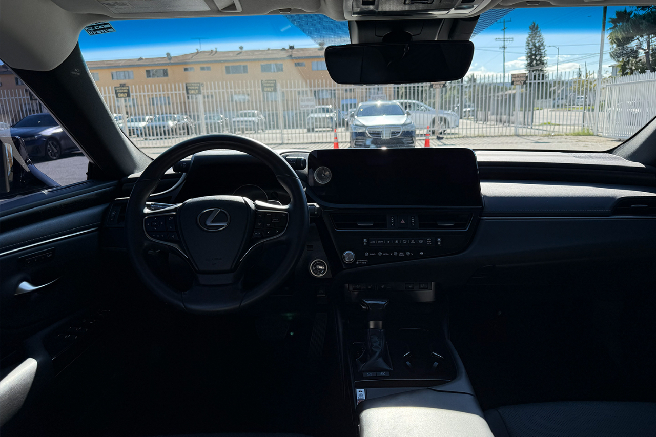 Lexus ES 300h Premium 2023