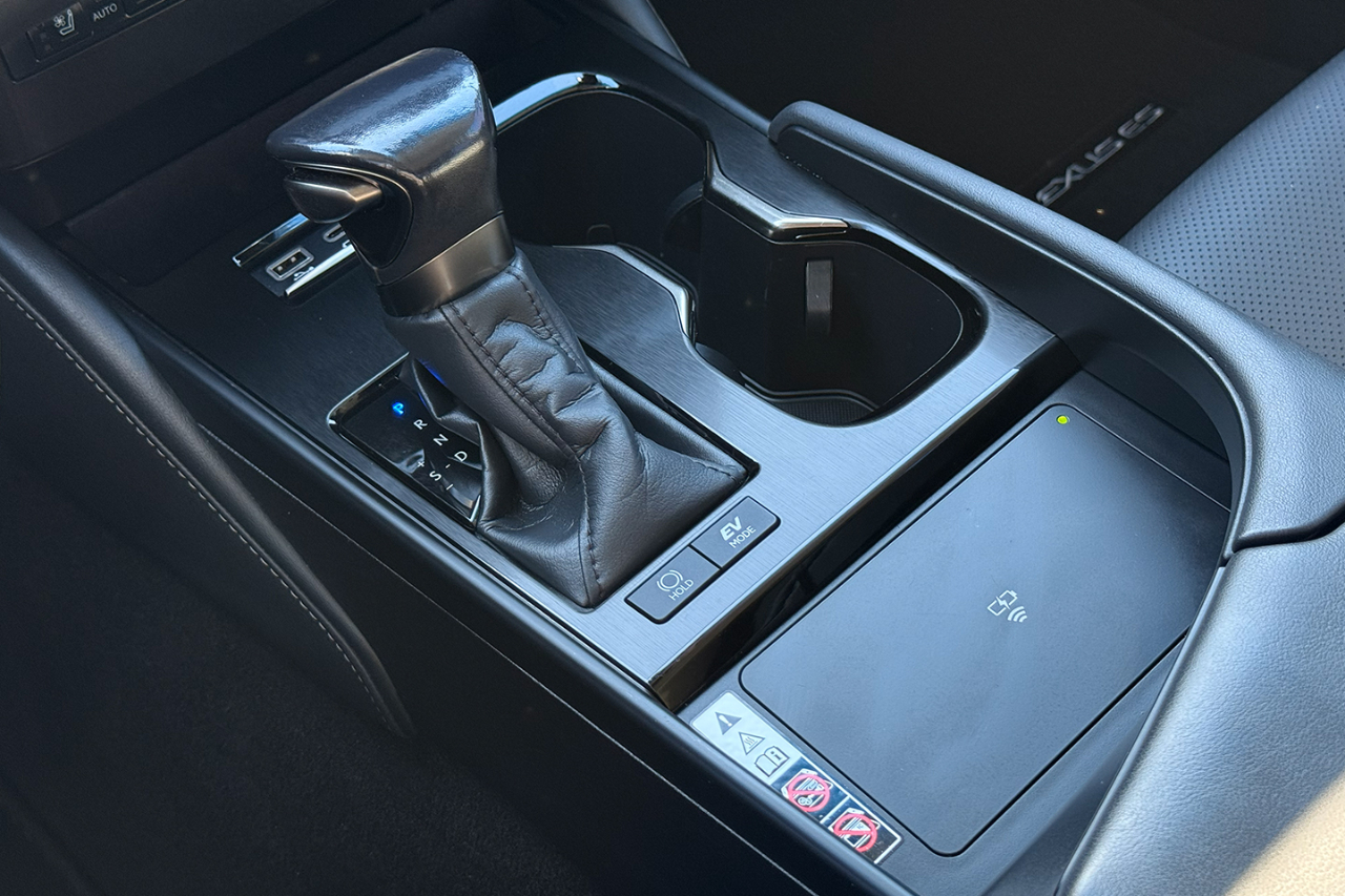 Lexus ES 300h Premium 2023