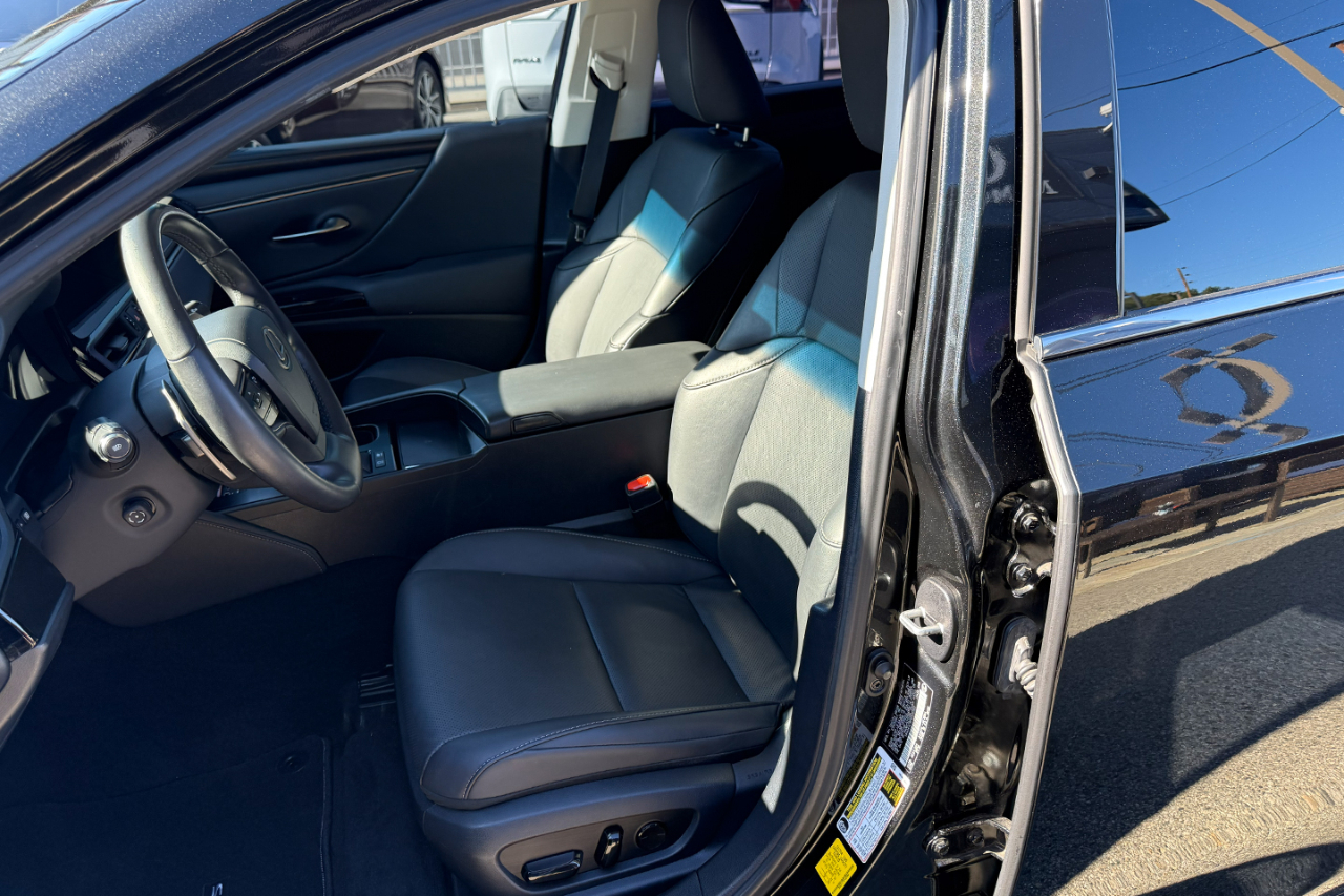 Lexus ES 300h Premium 2023