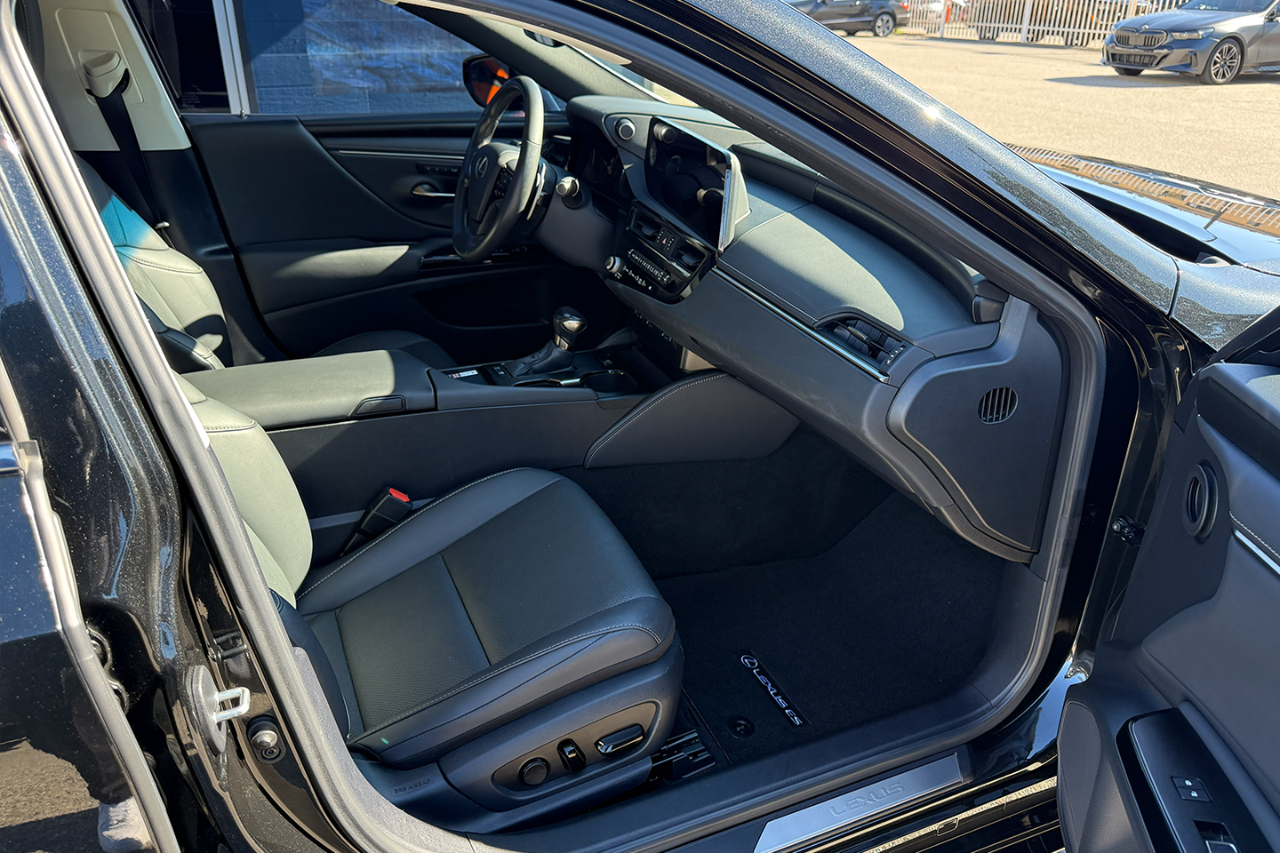 Lexus ES 300h Premium 2023