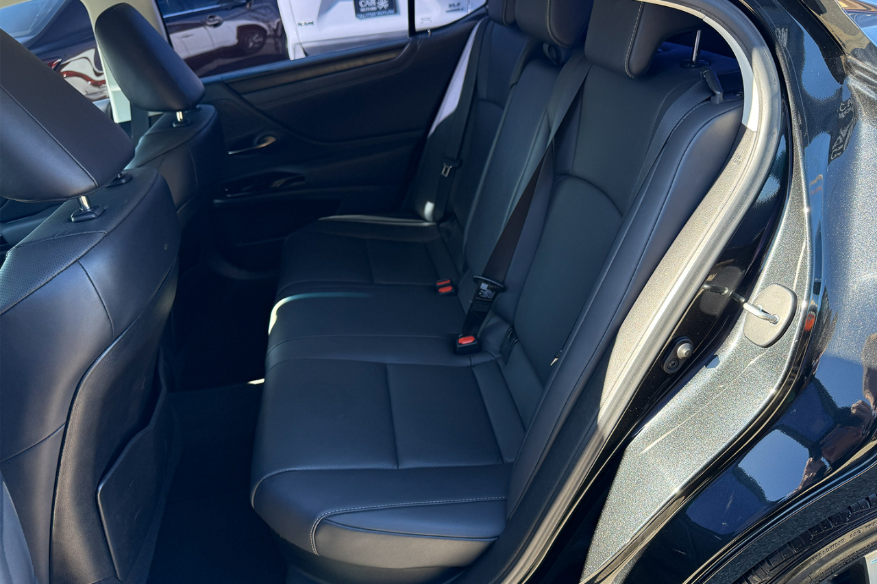 Lexus ES 300h Premium 2023