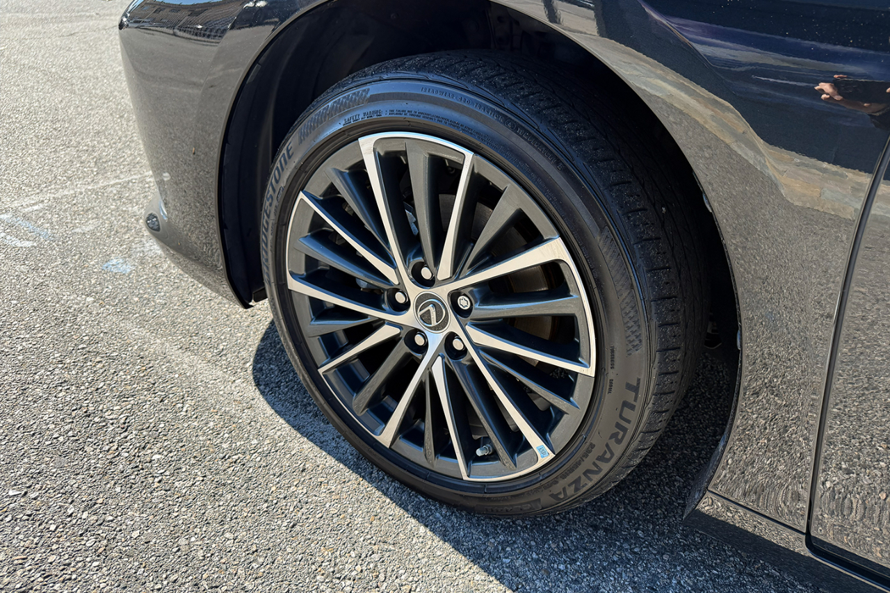 Lexus ES 300h Premium 2023