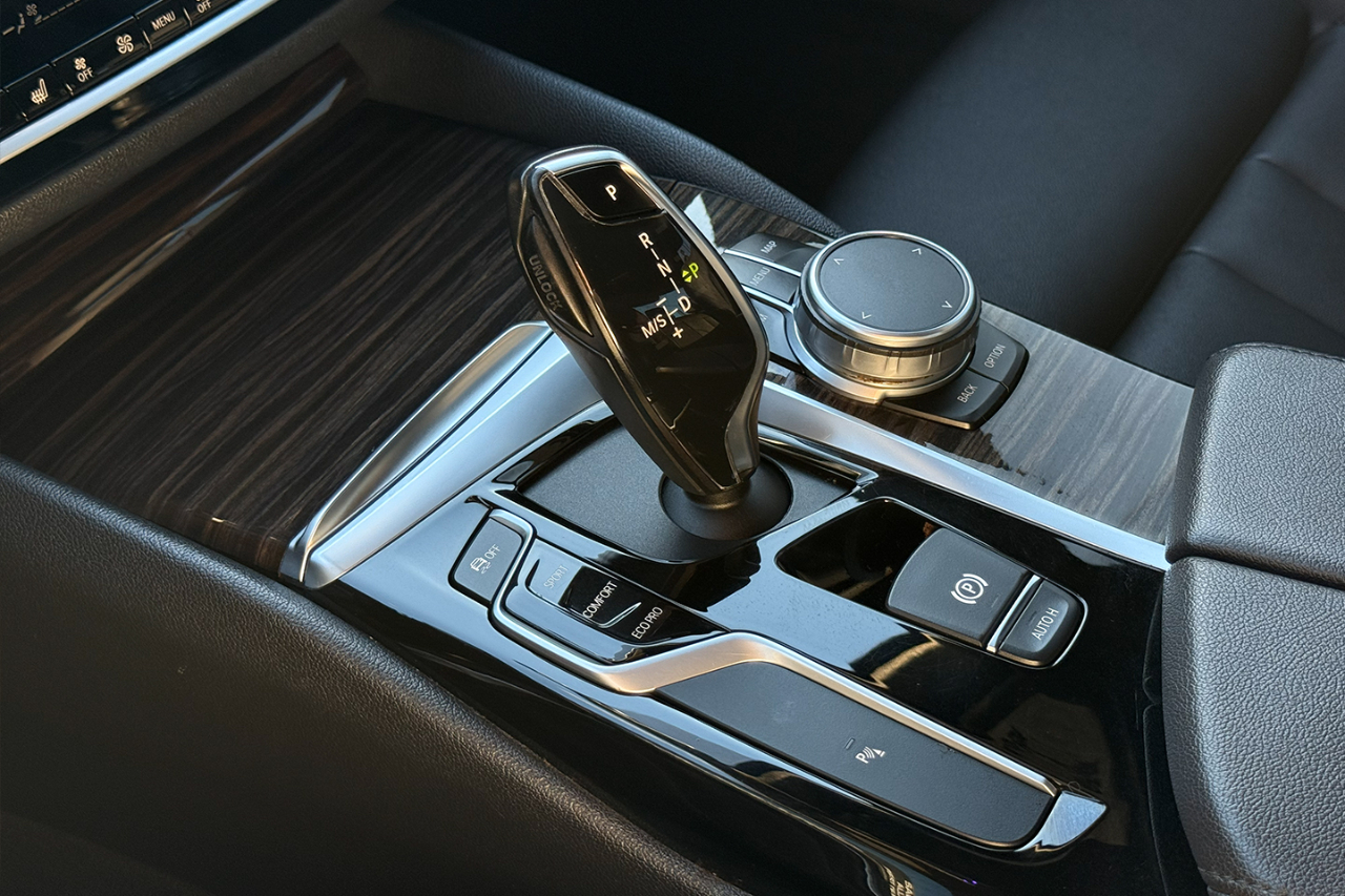 BMW 5-Series 530i 2019