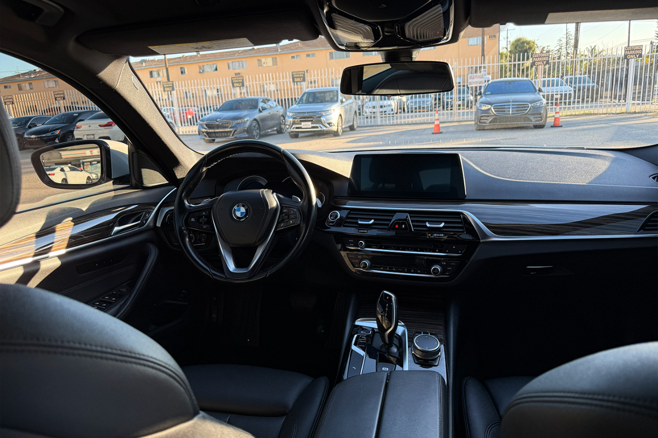 BMW 5-Series 530i 2019