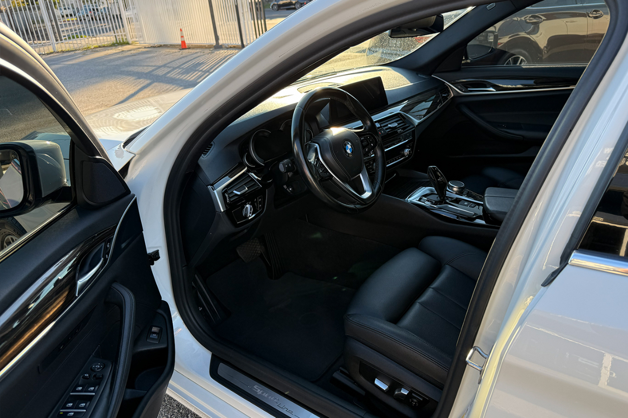 BMW 5-Series 530i 2019