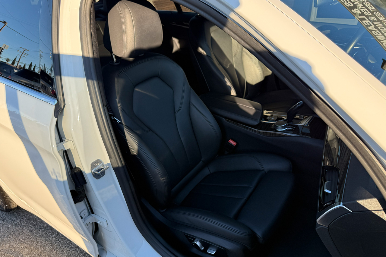 BMW 5-Series 530i 2019