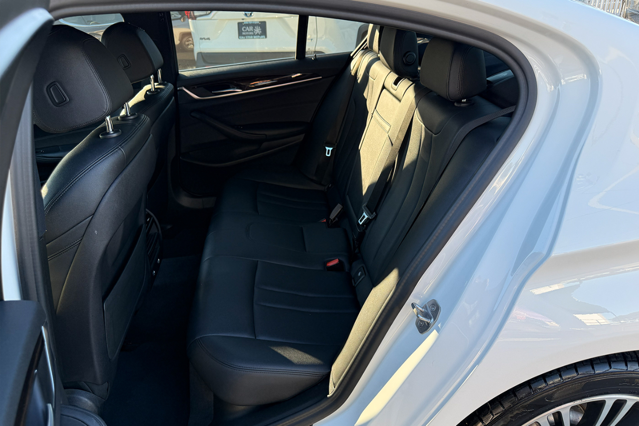 BMW 5-Series 530i 2019