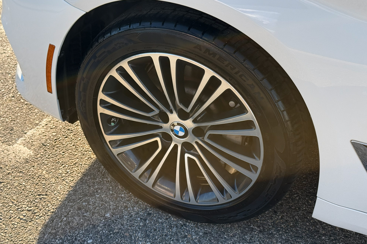 BMW 5-Series 530i 2019