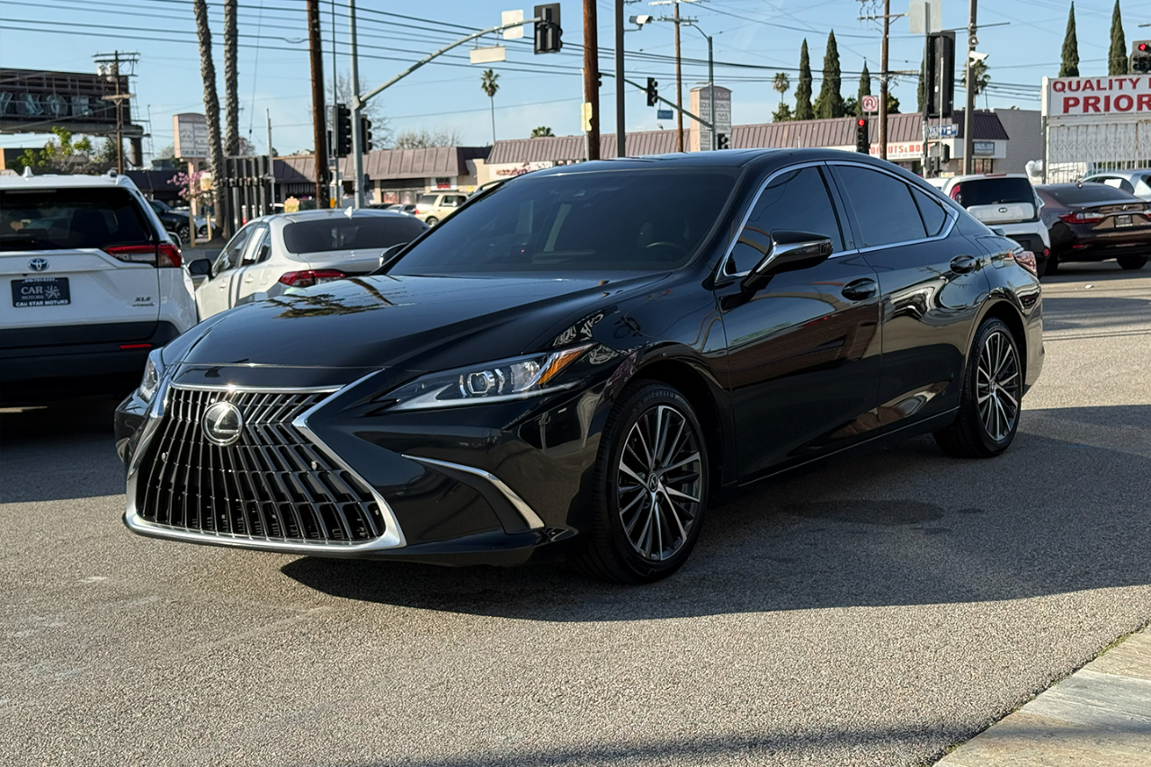 Lexus ES 300h Base 2023