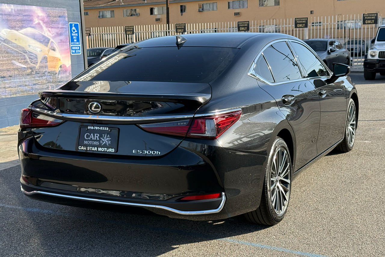 Lexus ES 300h Base 2023