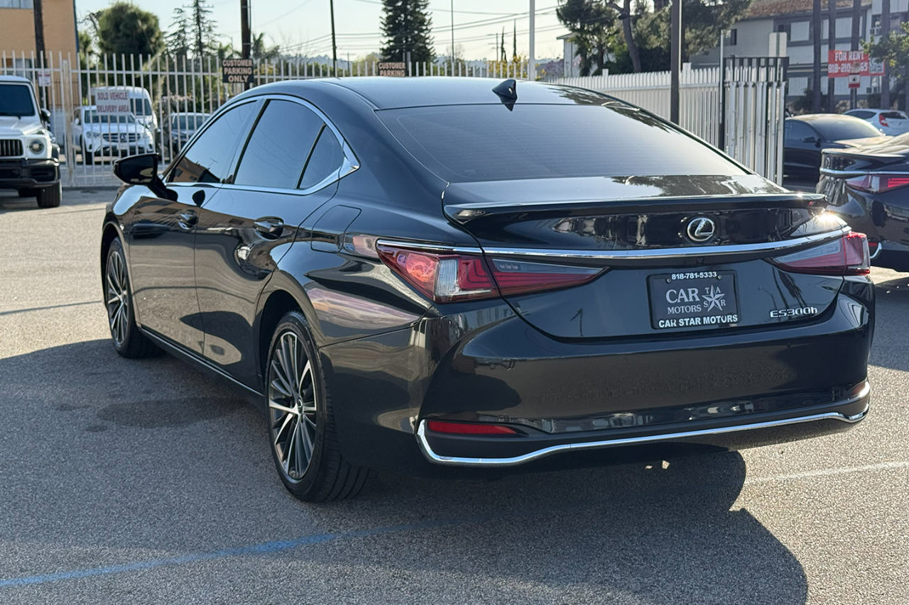 Lexus ES 300h Base 2023