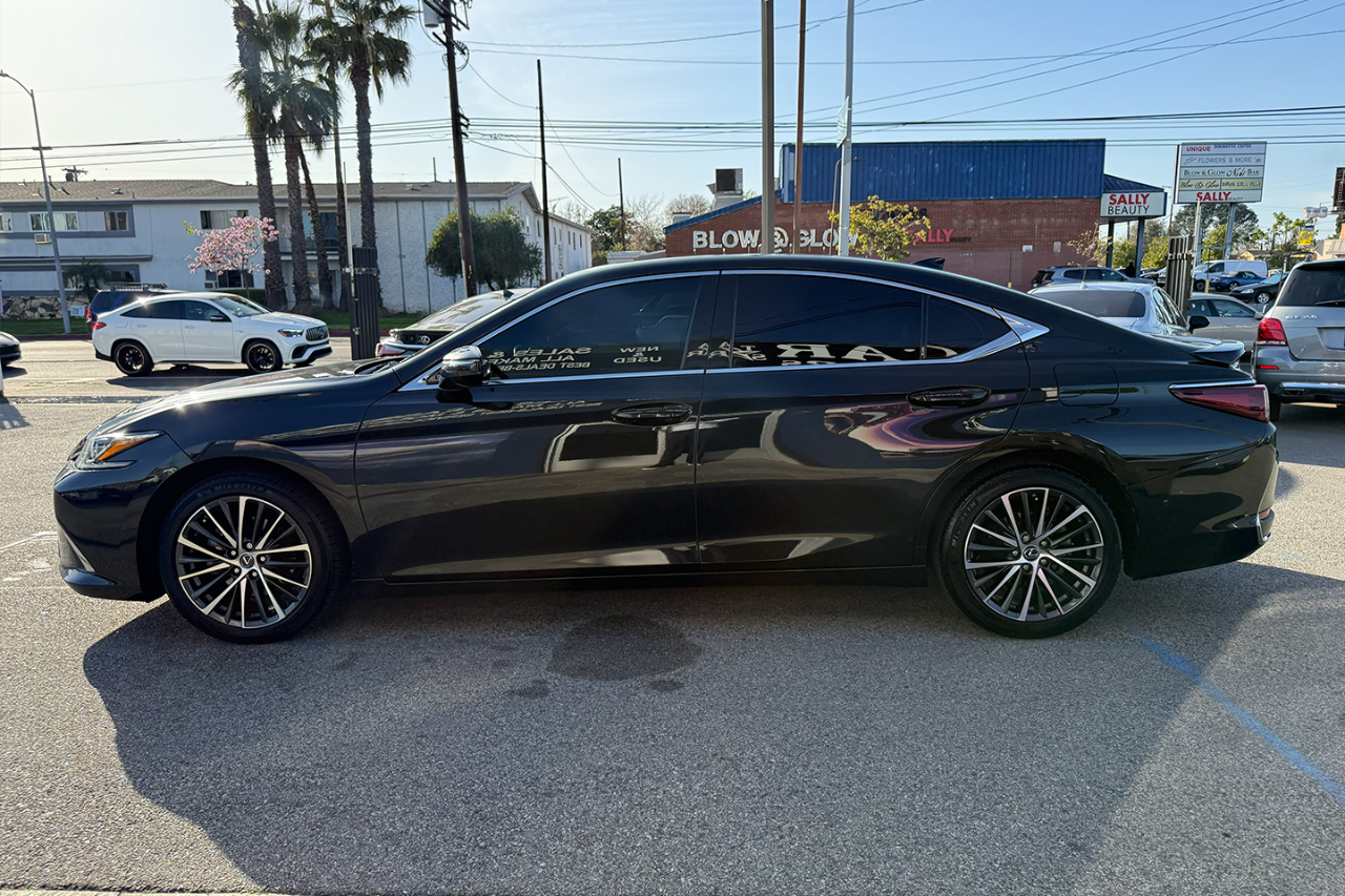 Lexus ES 300h Base 2023