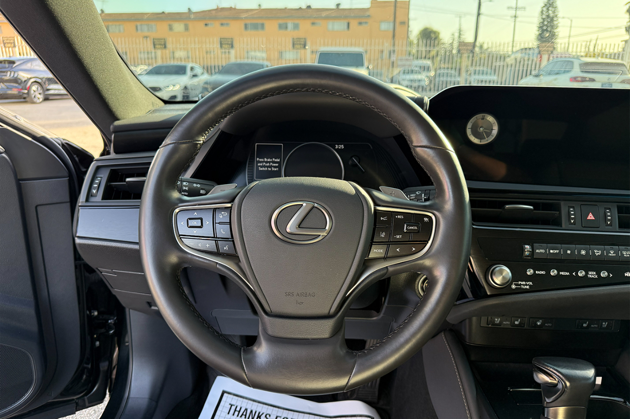 Lexus ES 300h Base 2023