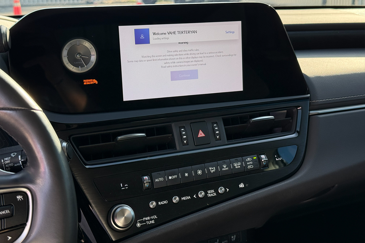 Lexus ES 300h Base 2023