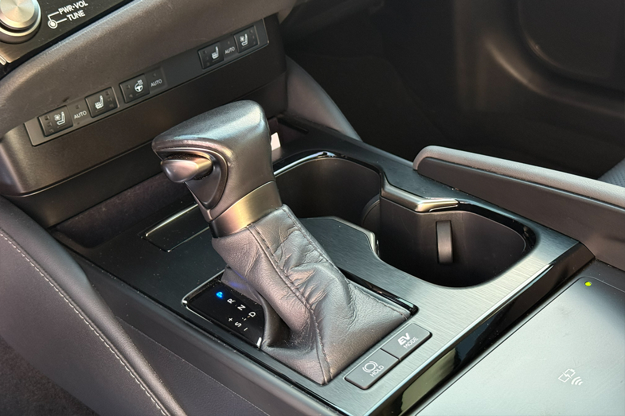 Lexus ES 300h Base 2023