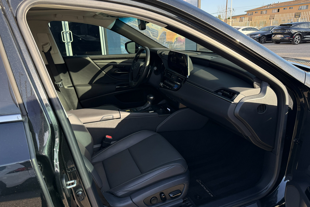 Lexus ES 300h Base 2023