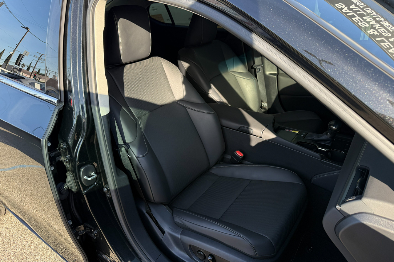 Lexus ES 300h Base 2023