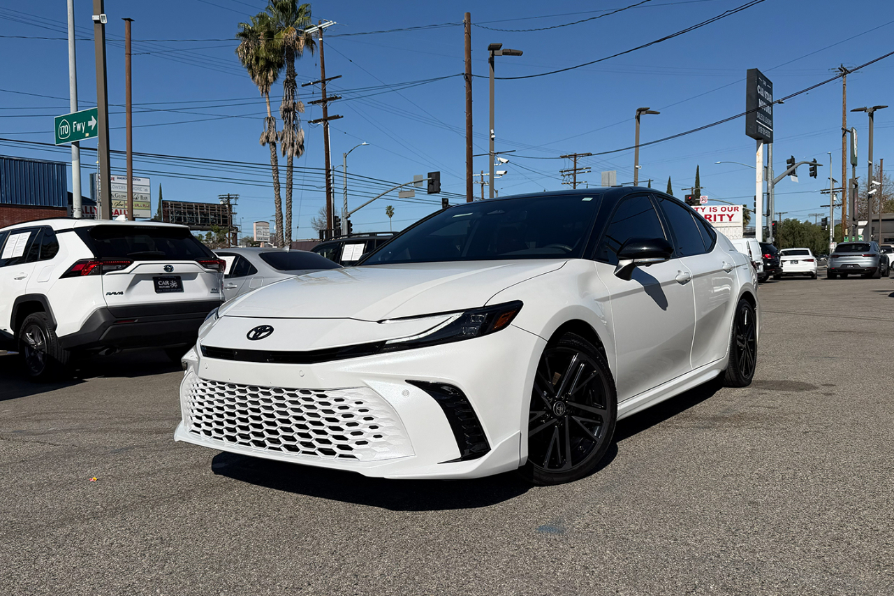 Toyota Camry Hybrid XSE 2025