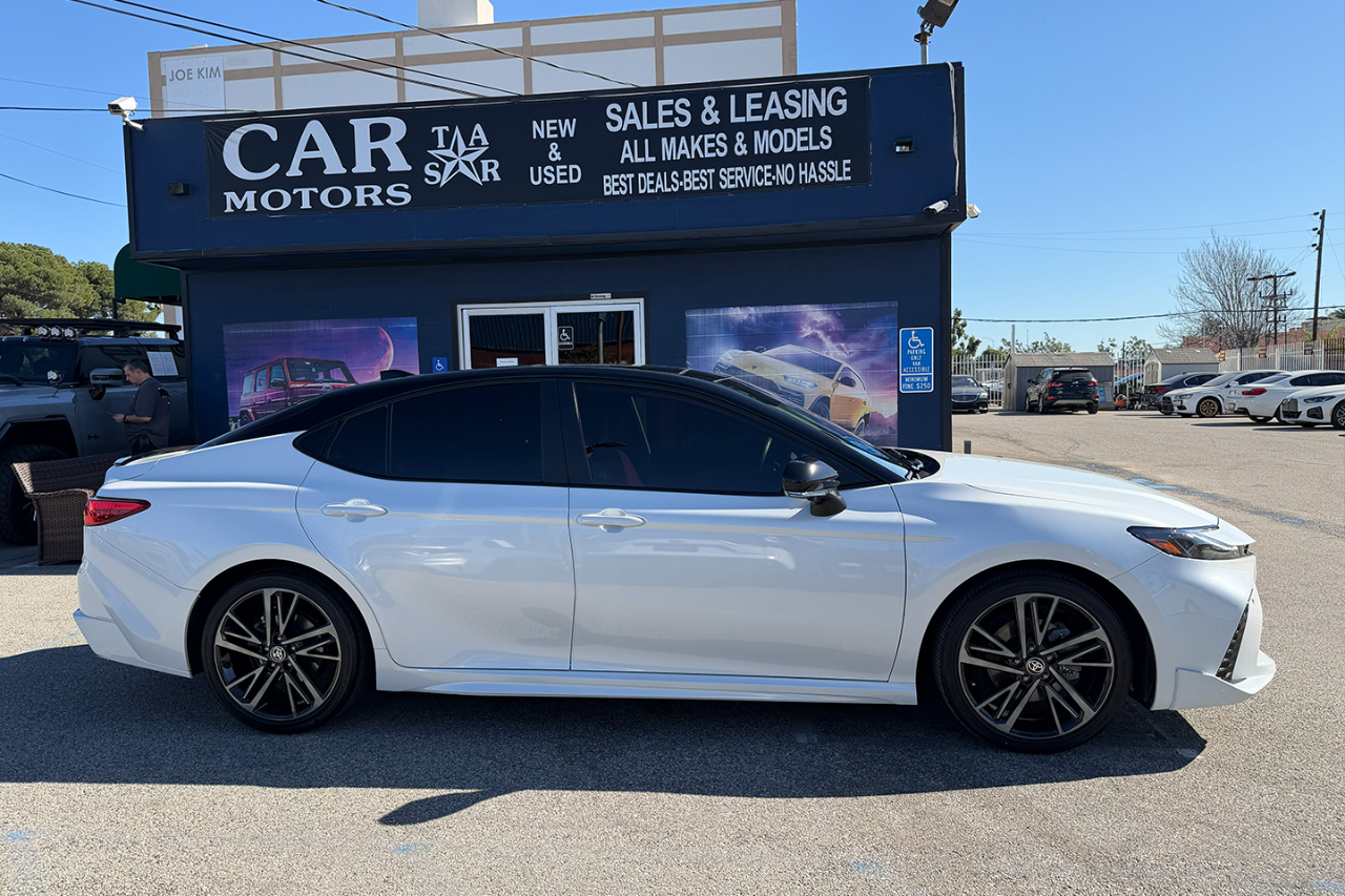 Toyota Camry Hybrid XSE 2025
