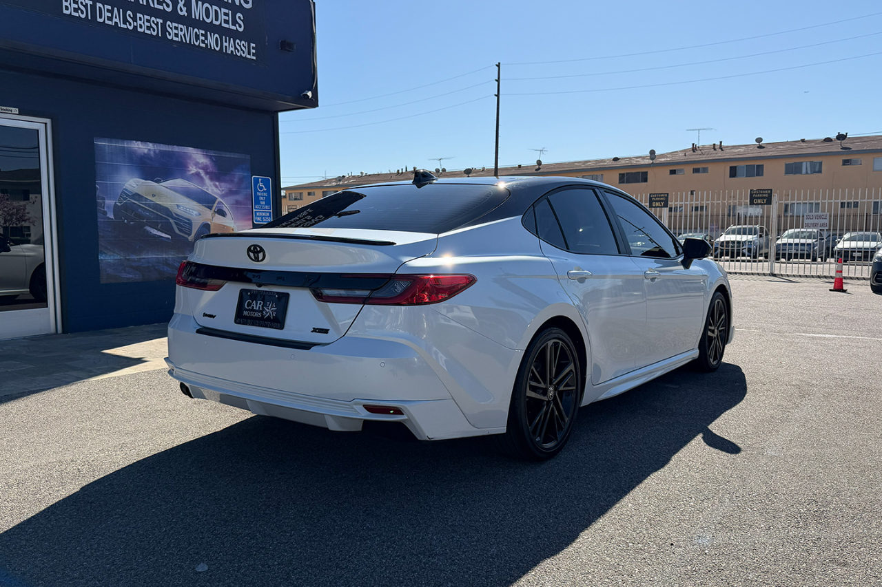 Toyota Camry Hybrid XSE 2025