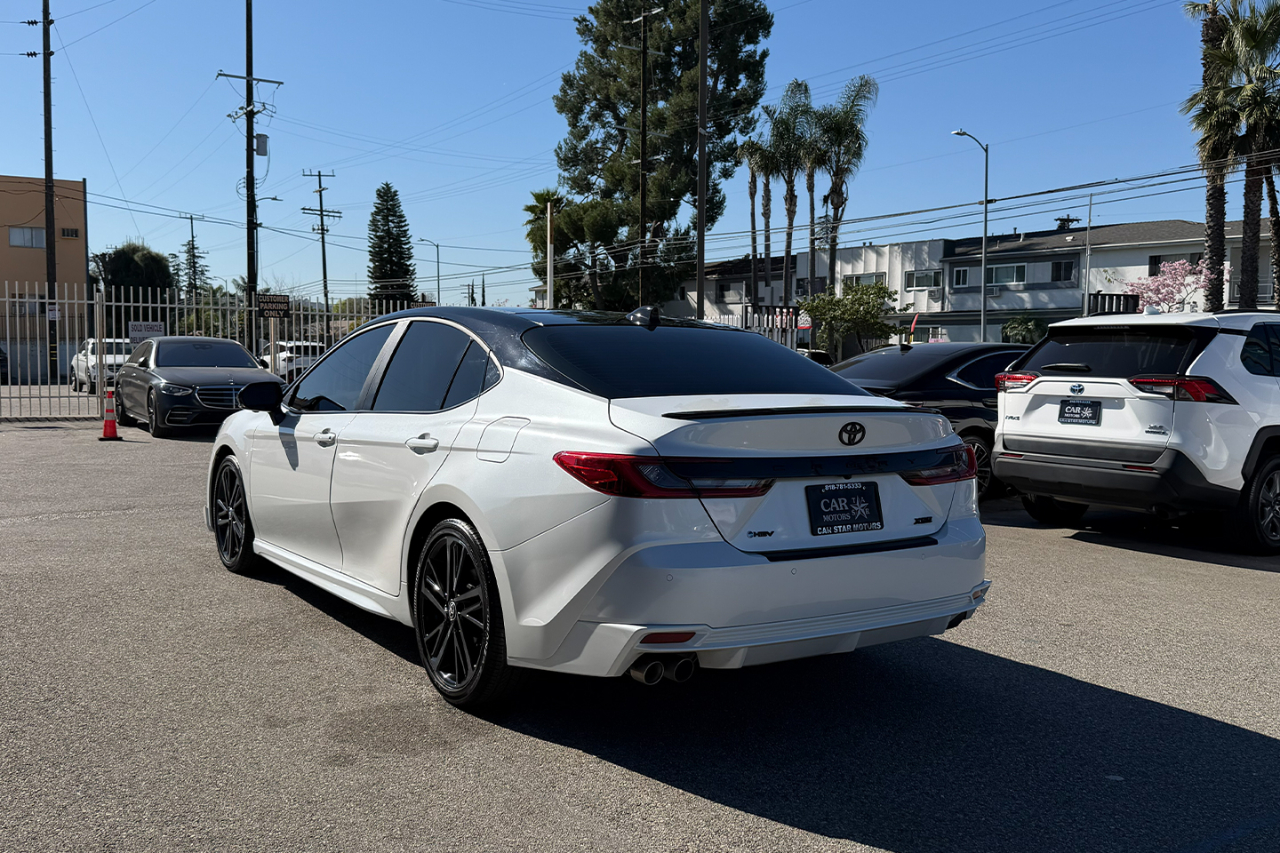 Toyota Camry Hybrid XSE 2025