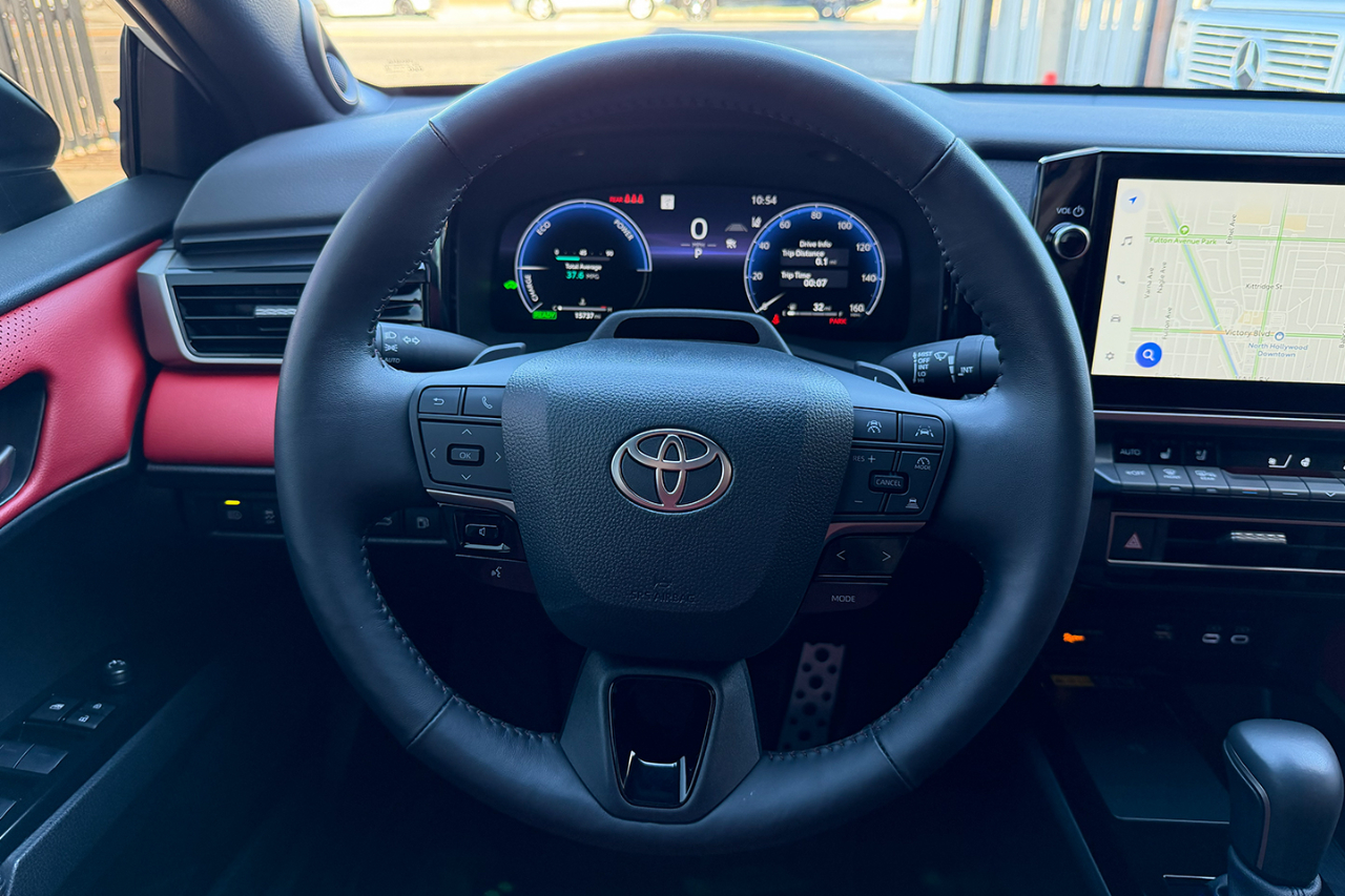 Toyota Camry Hybrid XSE 2025