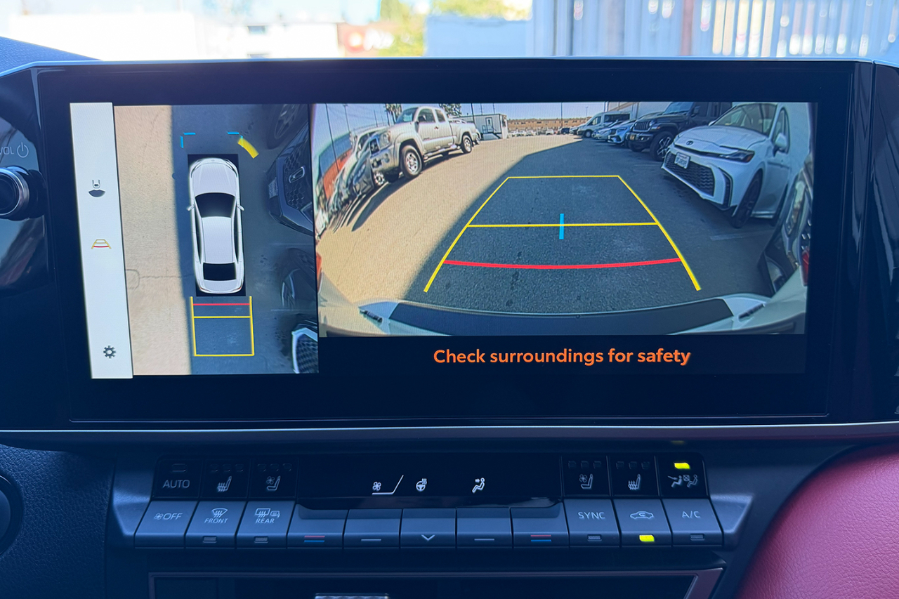 Toyota Camry Hybrid XSE 2025