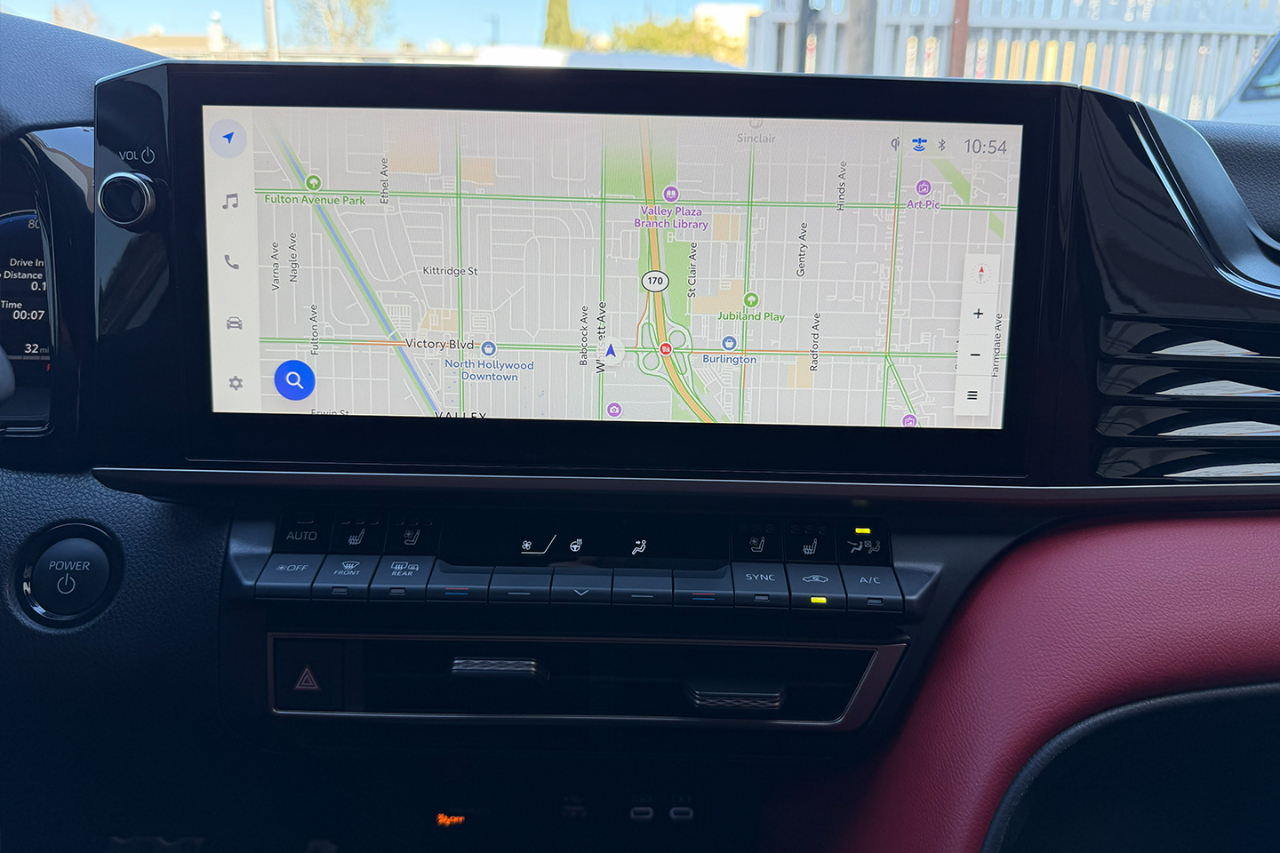 Toyota Camry Hybrid XSE 2025