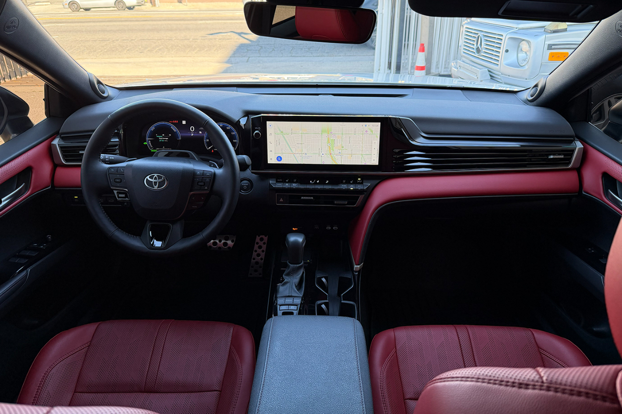 Toyota Camry Hybrid XSE 2025