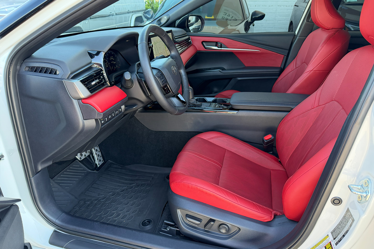 Toyota Camry Hybrid XSE 2025