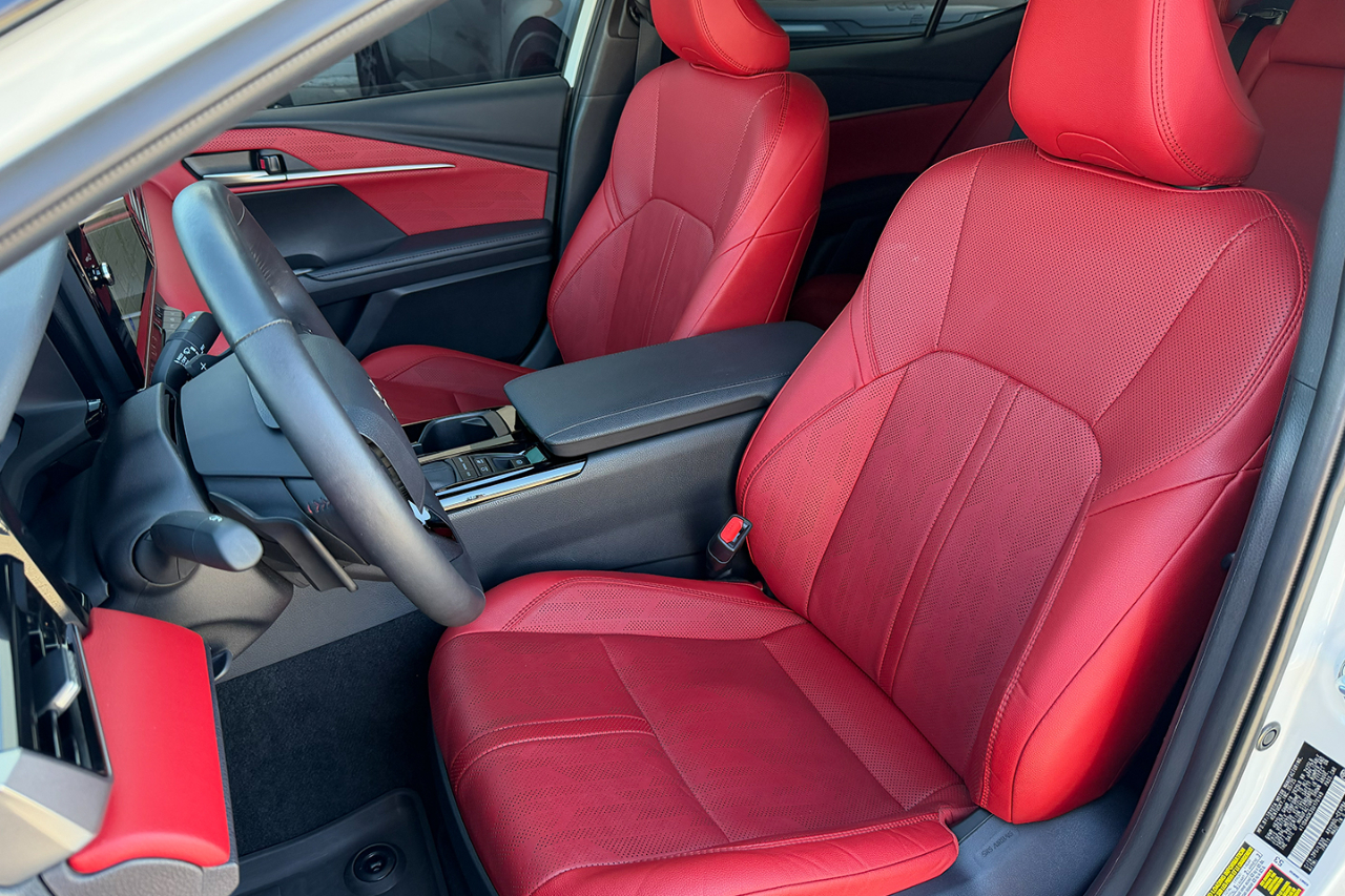 Toyota Camry Hybrid XSE 2025