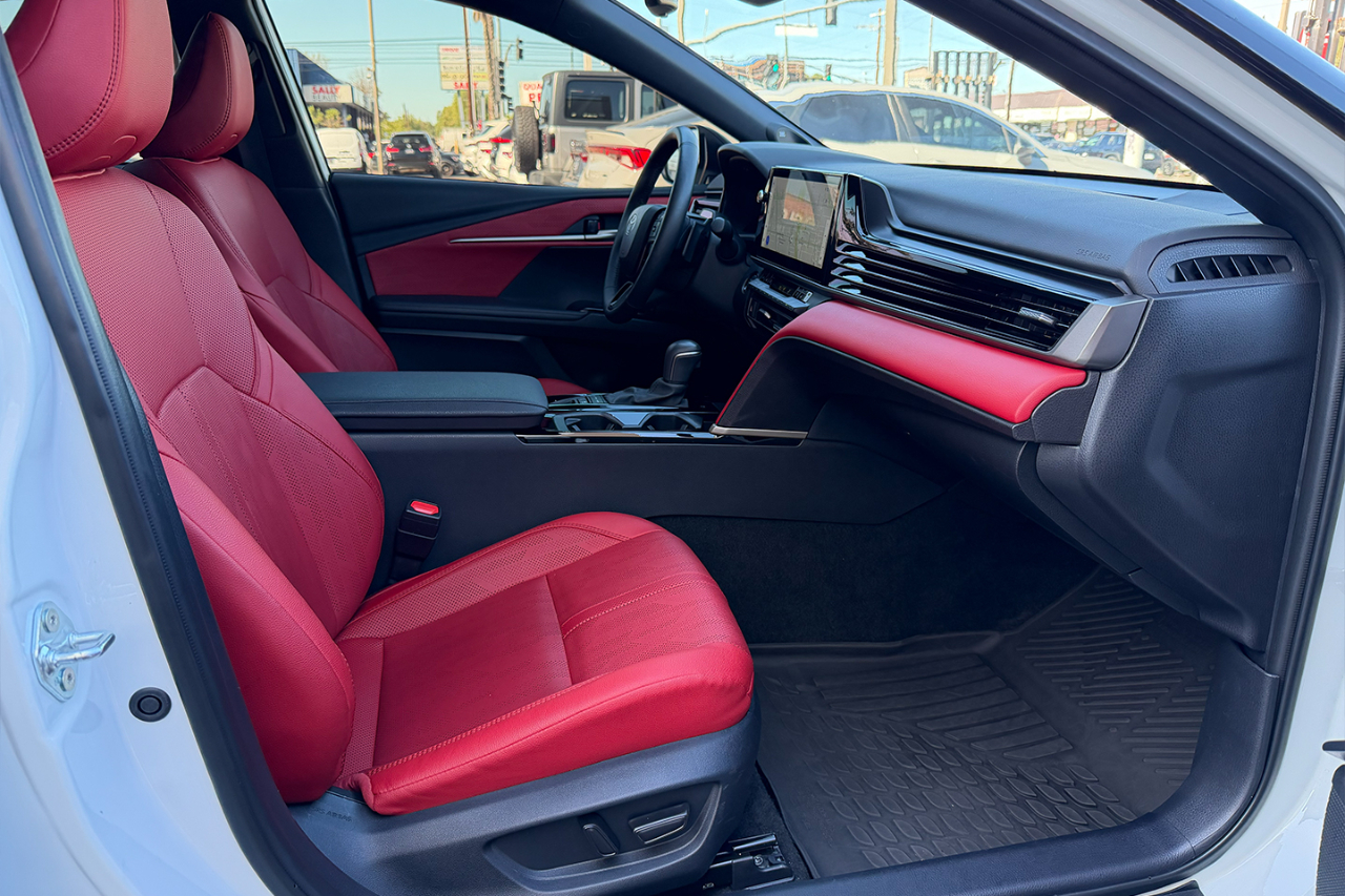 Toyota Camry Hybrid XSE 2025