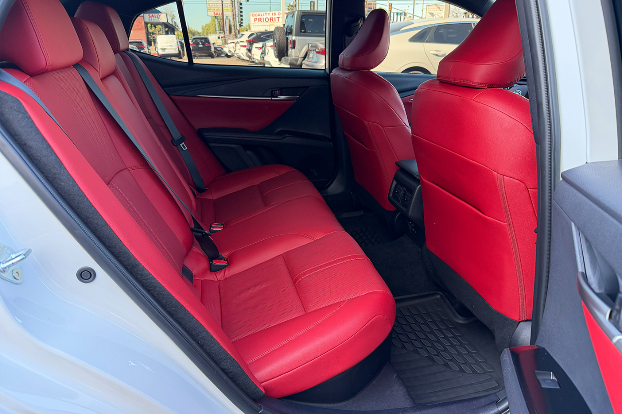 Toyota Camry Hybrid XSE 2025