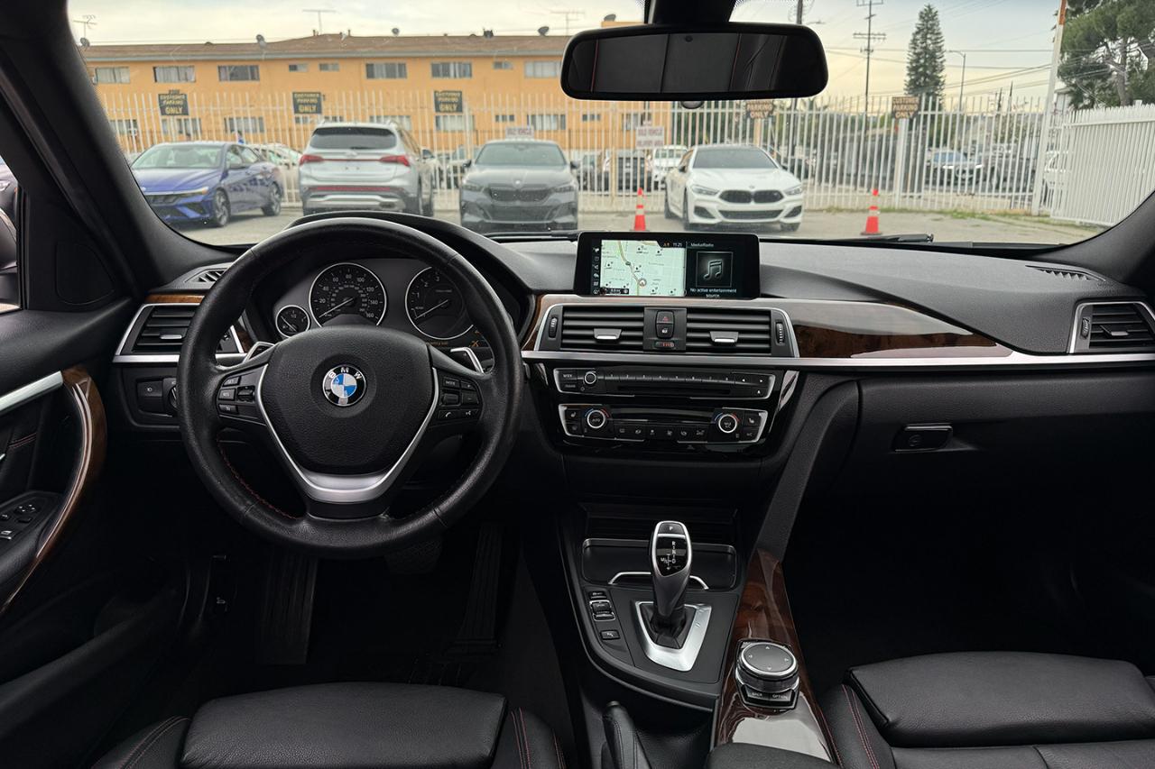 BMW 3-Series 330i xDrive SULEV Sedan 2017