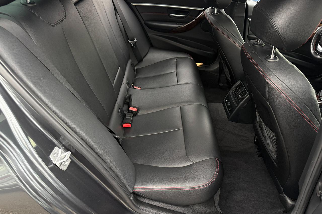 BMW 3-Series 330i xDrive SULEV Sedan 2017